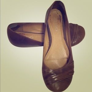 Aldo brown leather flats